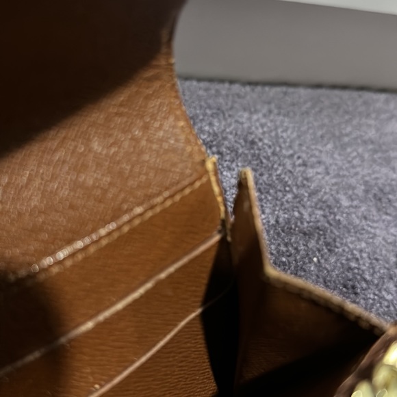 Luis Vuitton Monogram Wallet. - Picture 7 of 17